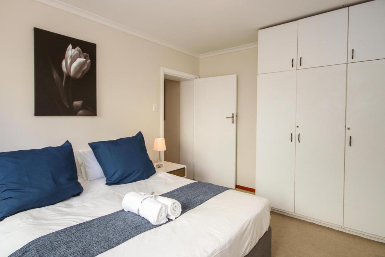 Holiday Home In Sea Point, Fresnaye Cape Town Exterior photo